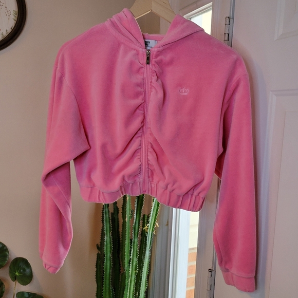 Juicy Couture Tops - Juicy Couture Pink Ruched Zip Up Cropped Velvet Jacket, Size Womens Small